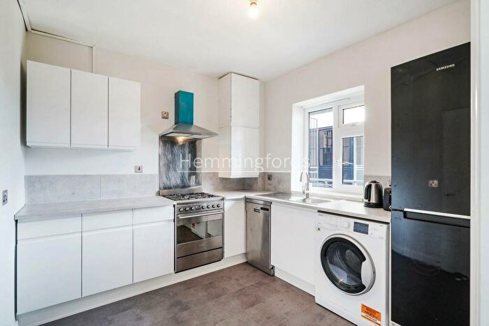 4 Bedroom Apartment To Rent In Catherwood Court, Murray Grove, London, N1
