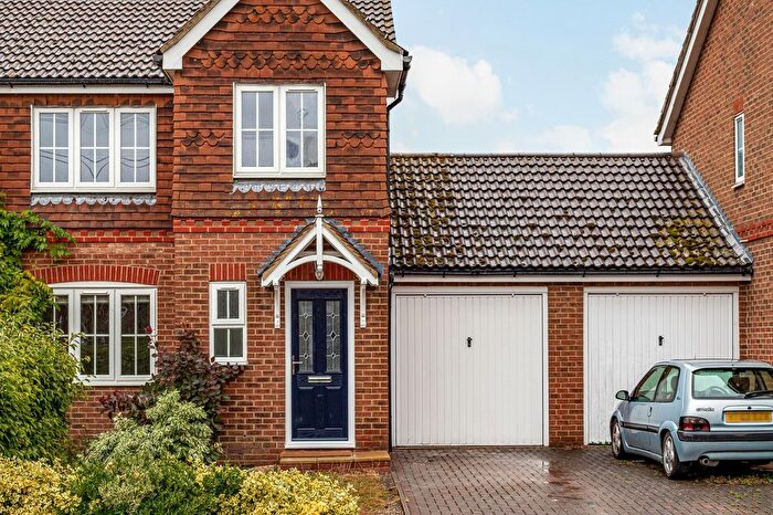 3 Bedroom Semi-Detached House To Rent In Rawthey Avenue, Didcot, OX11