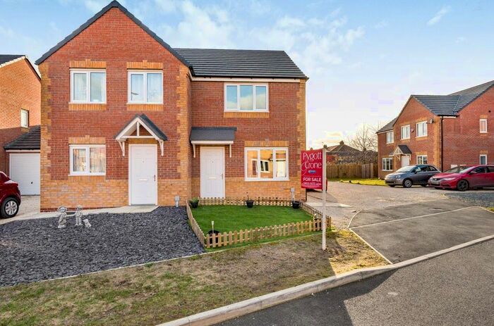 2 Bedroom Semi-Detached House For Sale In Allotment Way, Grimsby, DN31