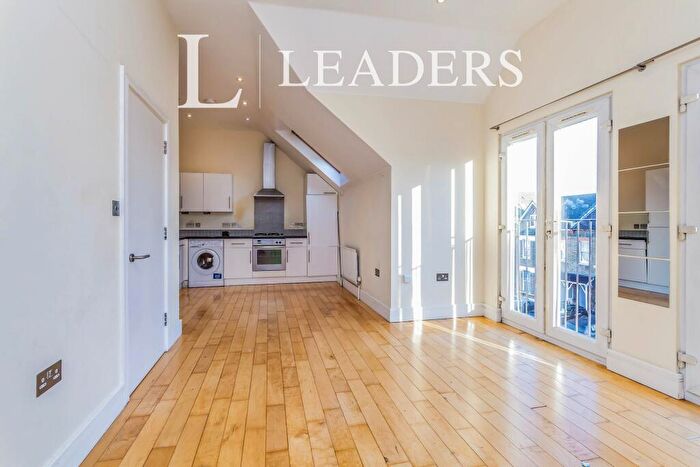 2 Bedroom Flat To Rent In Woodstock Road, Croydon, CR0