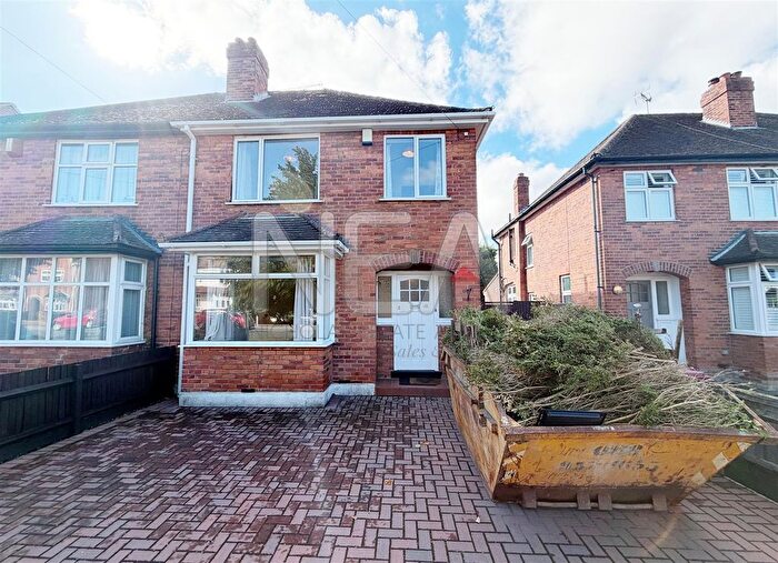 3 Bedroom Semi-Detached House To Rent In South View Avenue, Caversham, Reading, RG4