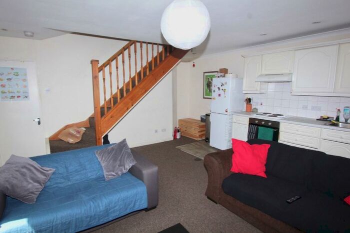 3 Bedroom Property To Rent In Belfast Road, Stoke Newington, London, N16