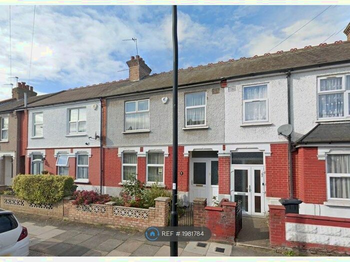 4 Bedroom Detached House To Rent In Kingsway, Enfield, EN3