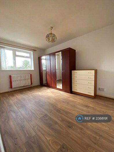 4 Bedroom Terraced House To Rent In Weekes Drive, Slough, SL1