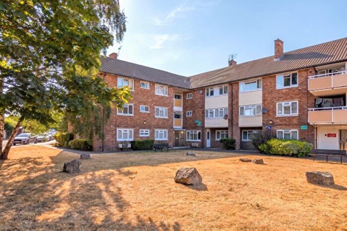 2 Bedroom Maisonette To Rent In Woking, Surrey, GU22