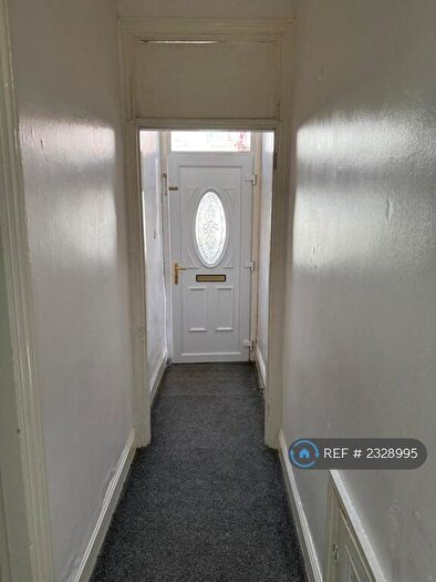 2 Bedroom Flat To Rent In Hugh Gardens, Newcastle Upon Tyne, NE4