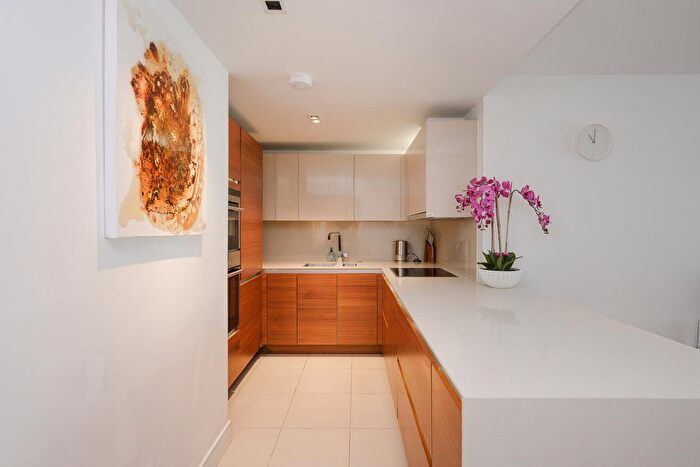 2 Bedroom Flat To Rent In Kew Bridge, Brentford, TW8