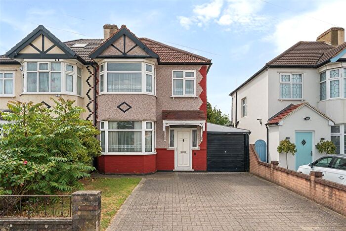 3 Bedroom Semi Detached House For Sale In Redriff Road, Romford, RM7