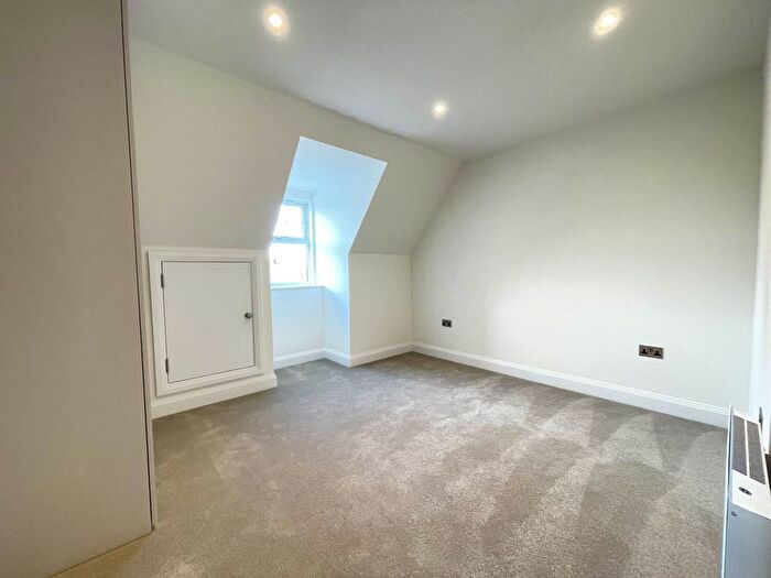 1 Bedroom Flat To Rent In High Street, Sunninghill, Ascot, SL5