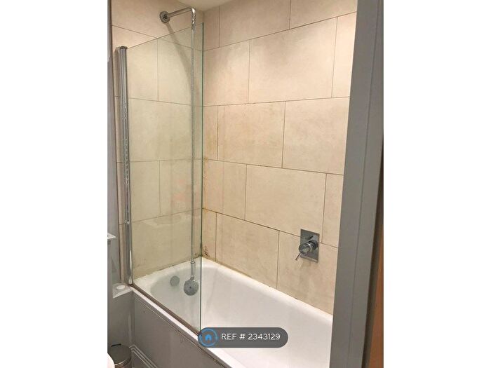 2 Bedroom Flat To Rent In Corben Mews, London, SW8