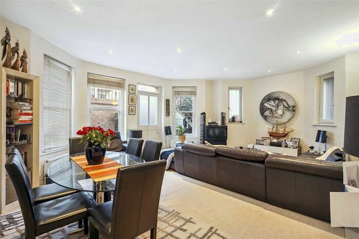 2 Bedroom Flat To Rent In Warwick Road, Earls Court, SW5