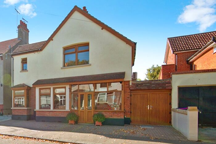 4 Bedroom Detached House For Sale In Lonsdale Road, Southend-On-Sea, Essex, SS2