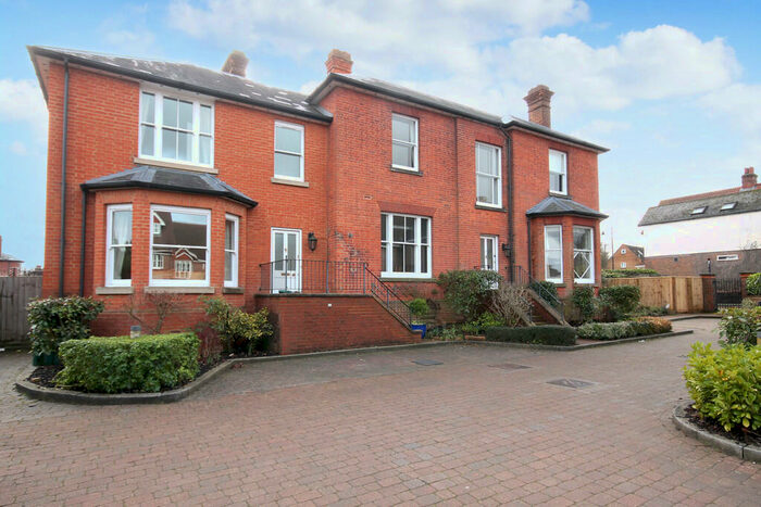 2 Bedroom Apartment To Rent In Dorking, RH4