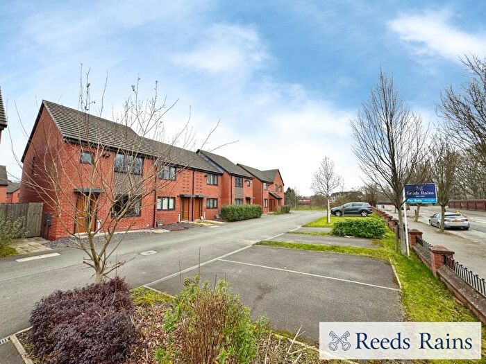 3 Bedroom Semi Detached House For Sale In Hope Road, Salford, Greater Manchester, M6