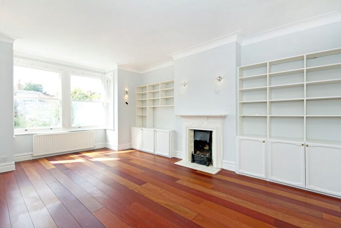 3 Bedroom Flat To Rent In Kings Road, Richmond, TW10