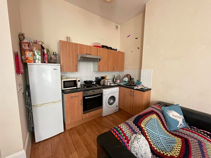 2 Bedroom Apartment To Rent In Woodland Terrace, Flat, Plymouth, PL4