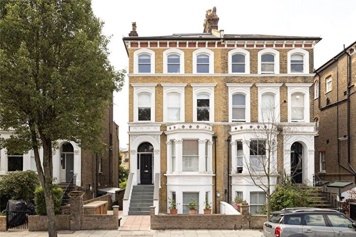 3 Bedroom Flat For Sale In St Quintin Avenue, London, W10