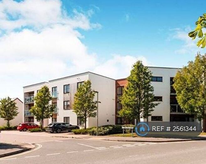 2 Bedroom Flat To Rent In Hollies Court, Basingstoke, RG24
