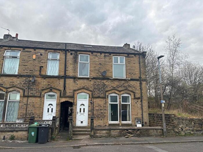 3 Bedroom End Of Terrace House For Sale In Bow Street, Huddersfield, HD1