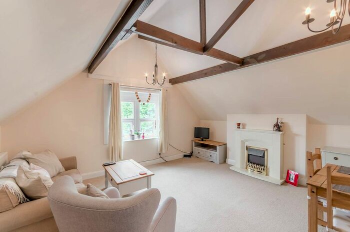 2 Bedroom Flat To Rent In Earlsfield Road, Earlsfield, London, SW18