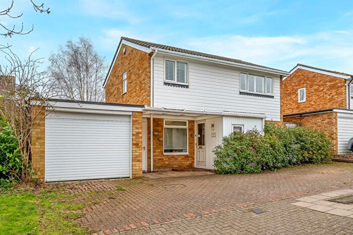 3 Bedroom Detached House For Sale In Hayesford Park Drive, Bromley, BR2