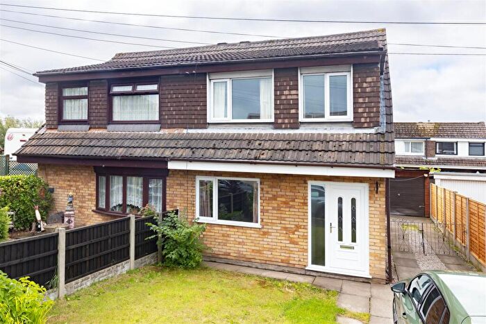 3 Bedroom Semi-Detached House For Sale In Hunters Road, Leyland, PR25
