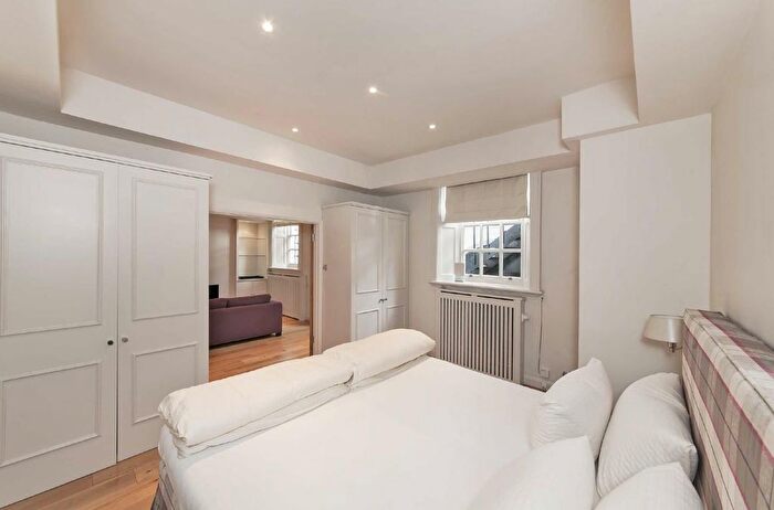 1 Bedroom Flat To Rent In Chelsea Embankment, London, SW3