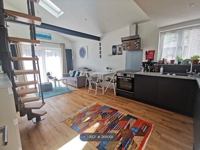 Studio To Rent In Bounds Green Road, London, N22
