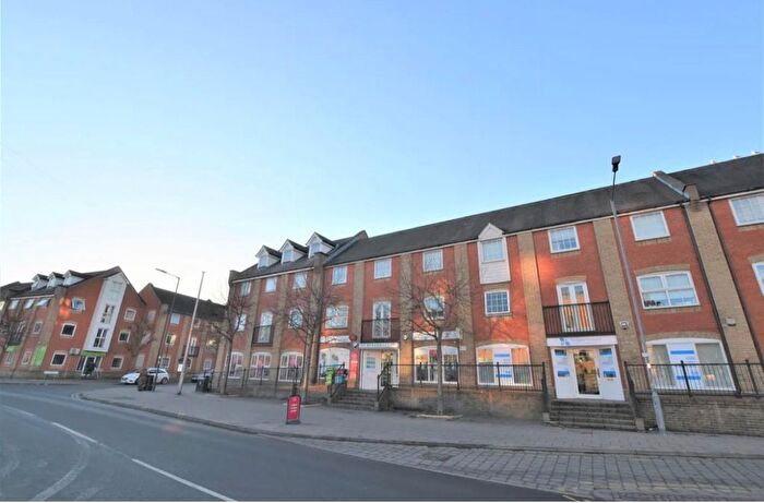 2 Bedroom Flat For Sale In Maria Court, Colchester, CO2