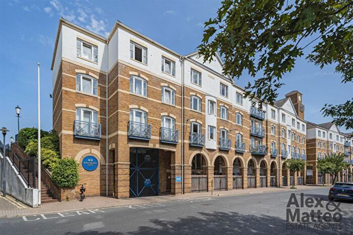 1 Bedroom Flat For Sale In Balmoral Court, Rotherhithe, SE16