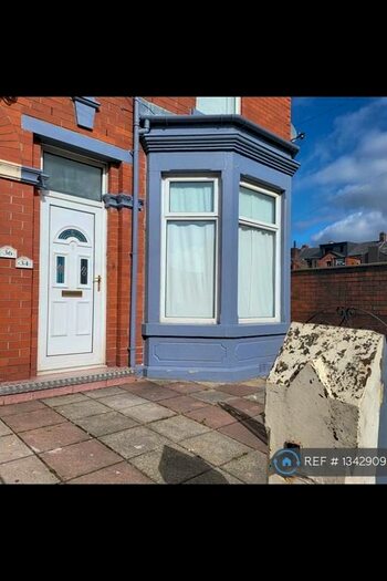 4 Bedroom End Of Terrace House To Rent In Lancaster Place, Blackburn, BB2
