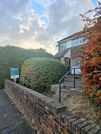 3 Bedroom End Of Terrace House To Rent In Chigwell, IG7