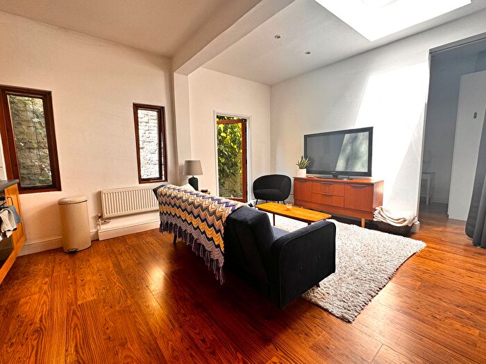 1 Bedroom Flat For Sale In Liverpool Road, London, N1