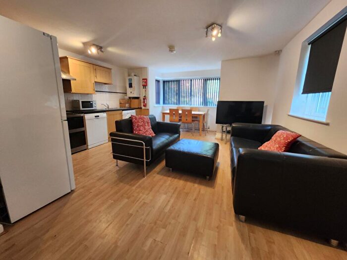 3 Bedroom Flat To Rent In Apartment, Ladybarn Lane, Manchester, M14