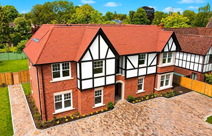 2 Bedroom Flat For Sale In Beauchamp Road, East Molesey, KT8
