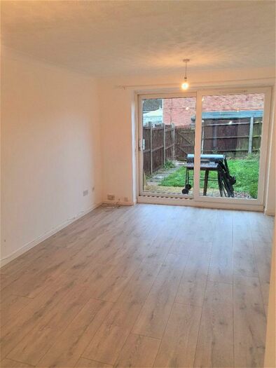 2 Bedroom Terraced House To Rent In Clandon Road, Chatham, ME5