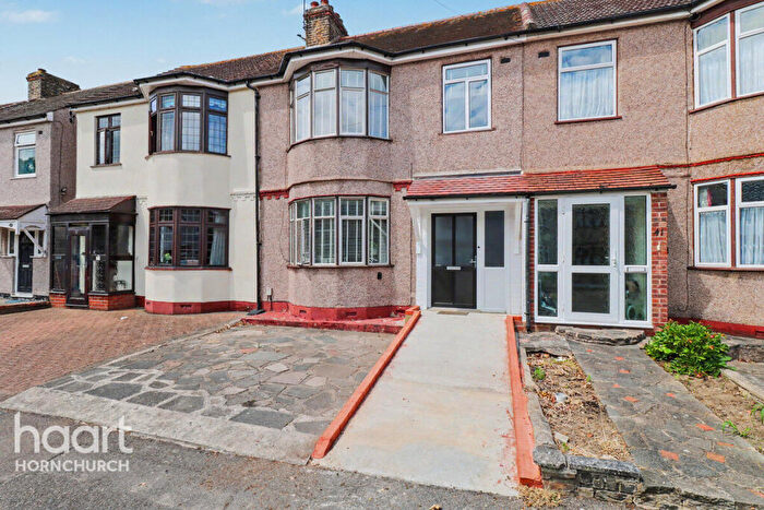 3 Bedroom Terraced House For Sale In Lyndhurst Drive, Hornchurch, RM11