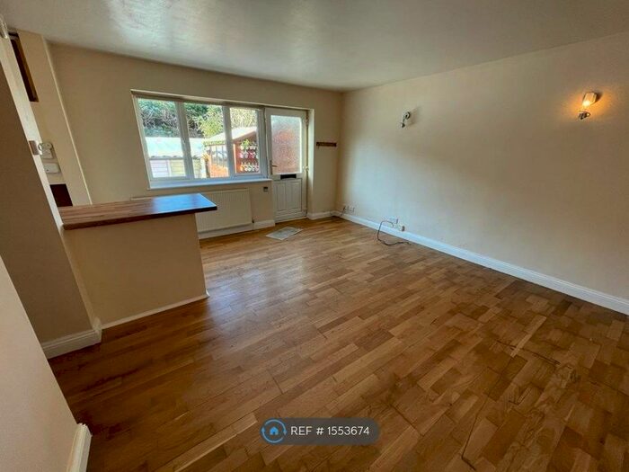 1 Bedroom Flat To Rent In Holtspur Avenue, Wooburn Green, High Wycombe, HP10