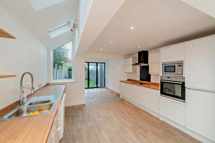 3 Bedroom Terraced House To Rent In Cassiobridge Road, Watford, WD18