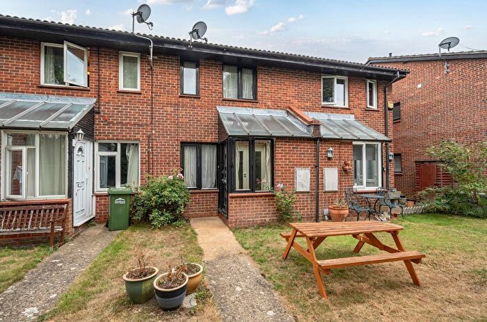 1 Bedroom Terraced House For Sale In Shepperton, TW17