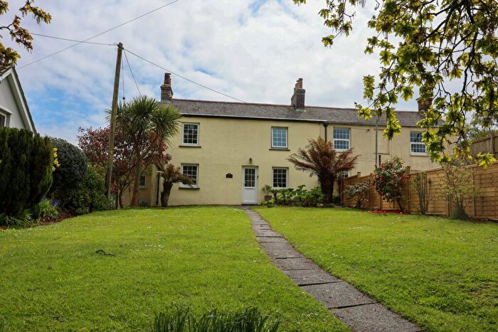 3 Bedroom Semi-Detached House For Sale In Hillside, St Austell, PL25