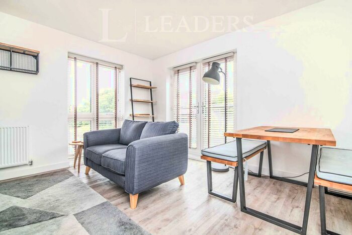 2 Bedroom Flat To Rent In Ambassador Avenue, B31