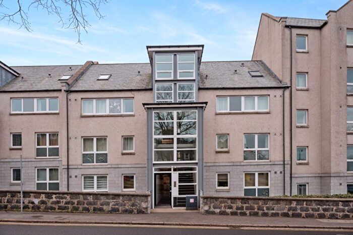 2 Bedroom Flat To Rent In Millburn Street, Aberdeen, AB11