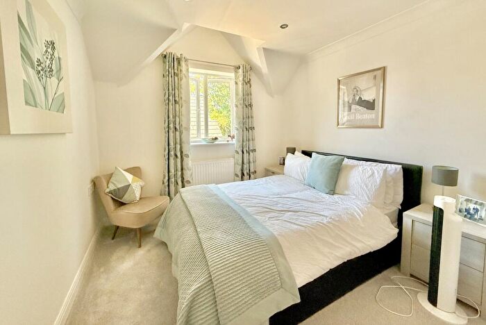 2 Bedroom Apartment For Sale In Wimborne Road, Bournemouth, BH2