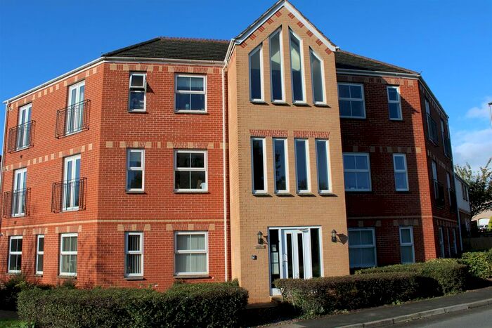 2 Bedroom Flat To Rent In Drake Close, Cullompton, EX15
