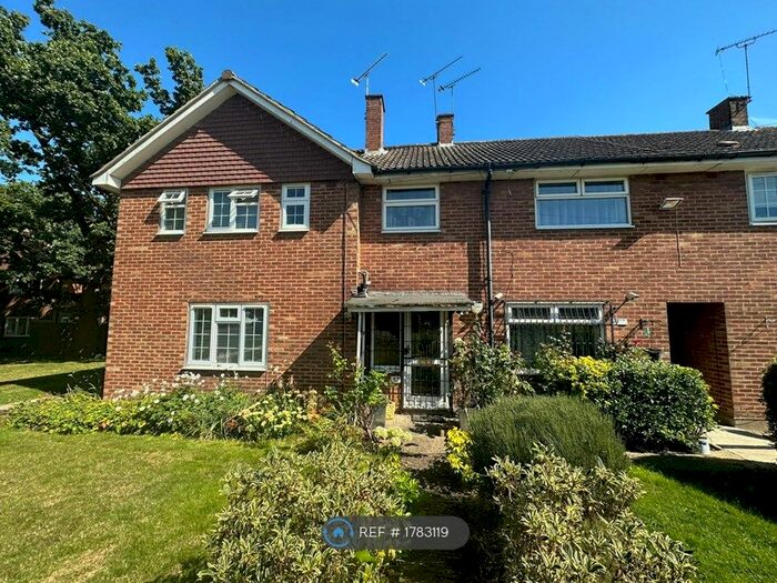 3 Bedroom Detached House To Rent In Pondfield Lane, Brentwood, CM13