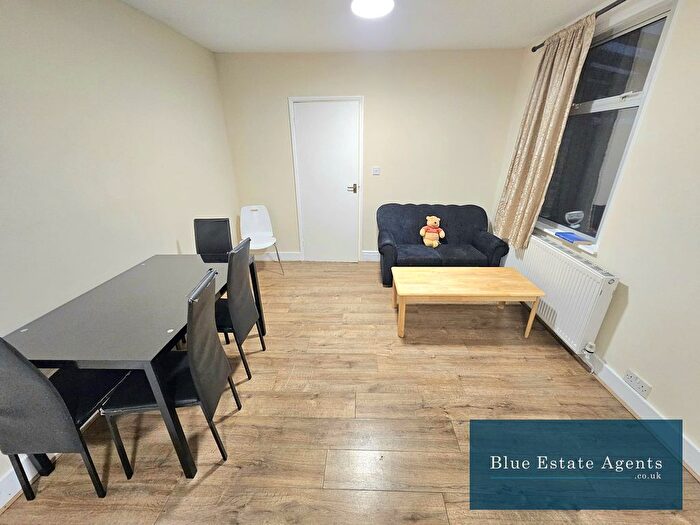 3 Bedroom Flat To Rent In Montague Road, Hounslow, TW3