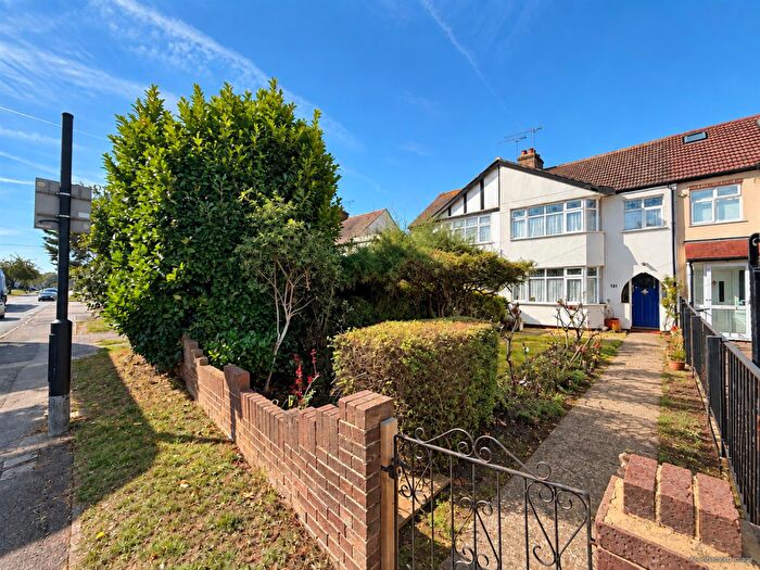 3 Bedroom Terraced House For Sale In Sewardstone Road, London, E4