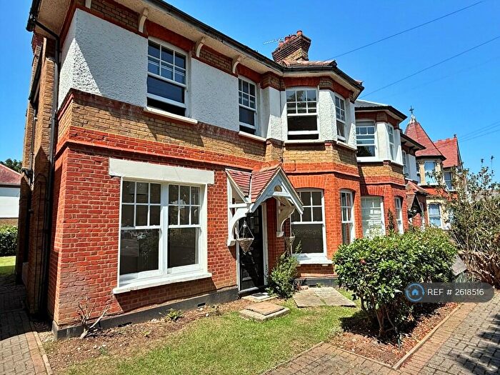 1 Bedroom Flat To Rent In Parkgate, Westcliff-On-Sea, SS0