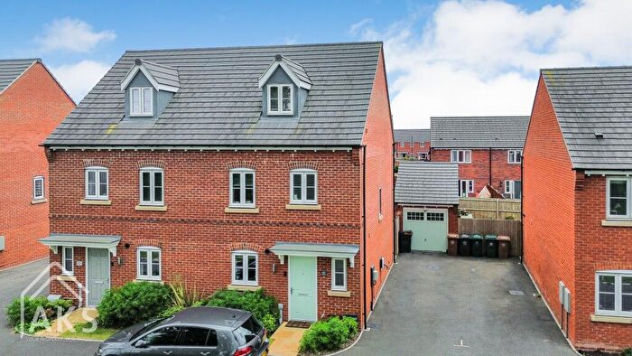 4 Bedroom Semi-Detached House For Sale In Balmoral Way, Hatton, DE65
